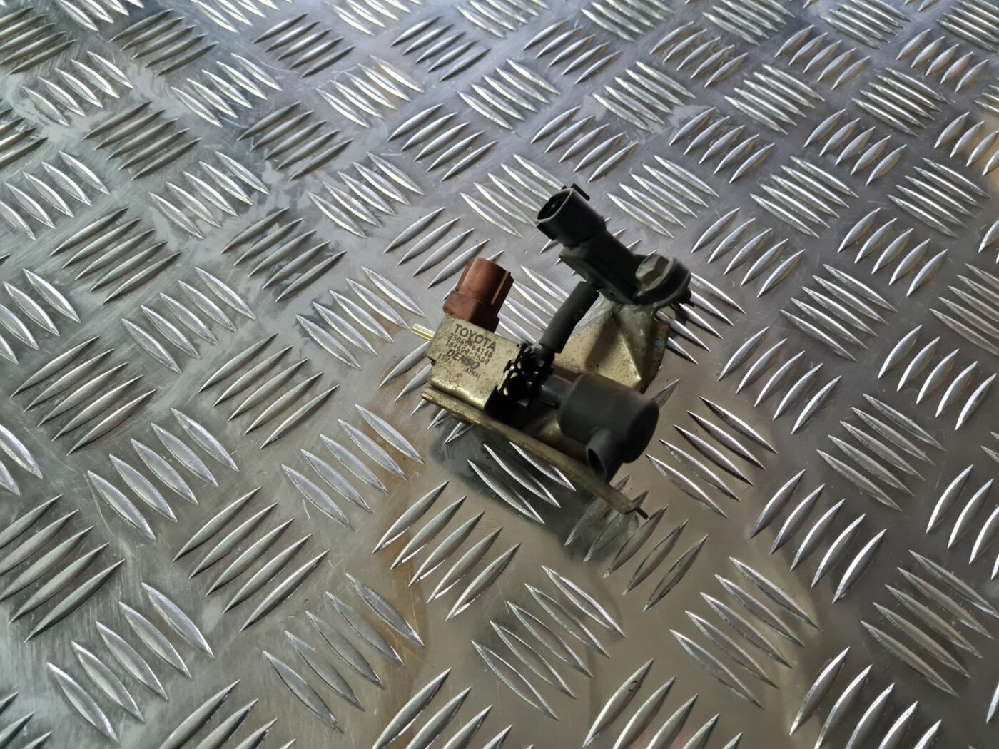 Solenoīda vakuuma vārsts priekš TOYOTA COROLLA VERSO 2003 1 Solenoīda vakuuma vārsts priekš TOYOTA COROLLA VERSO 2003