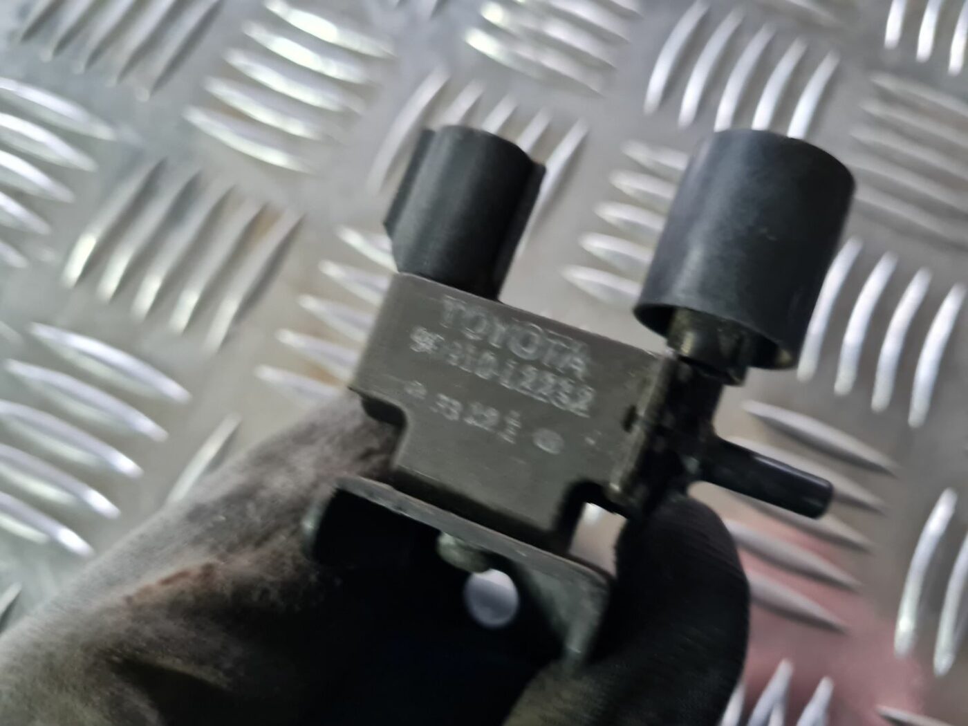 Solenoīda vakuuma vārsts priekš TOYOTA COROLLA VERSO 2003 2 Solenoīda vakuuma vārsts priekš TOYOTA COROLLA VERSO 2003