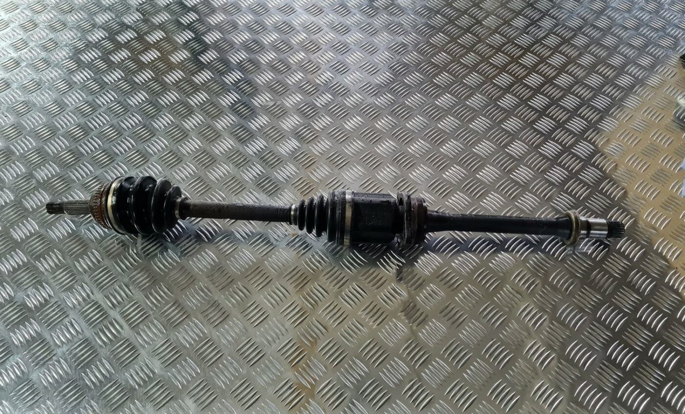 Pusass priekšēja labā priekš TOYOTA COROLLA VERSO 2003 1 Pusass priekšēja labā priekš TOYOTA COROLLA VERSO 2003