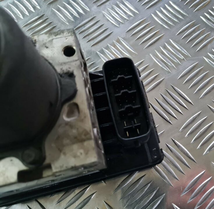 ABS bloks priekš TOYOTA COROLLA VERSO 2003