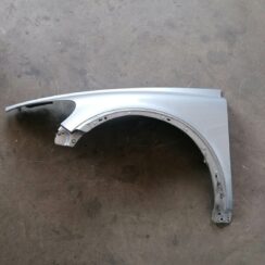 Priekšējais kreisais spārns priekš VOLVO C30 2008 SILVER