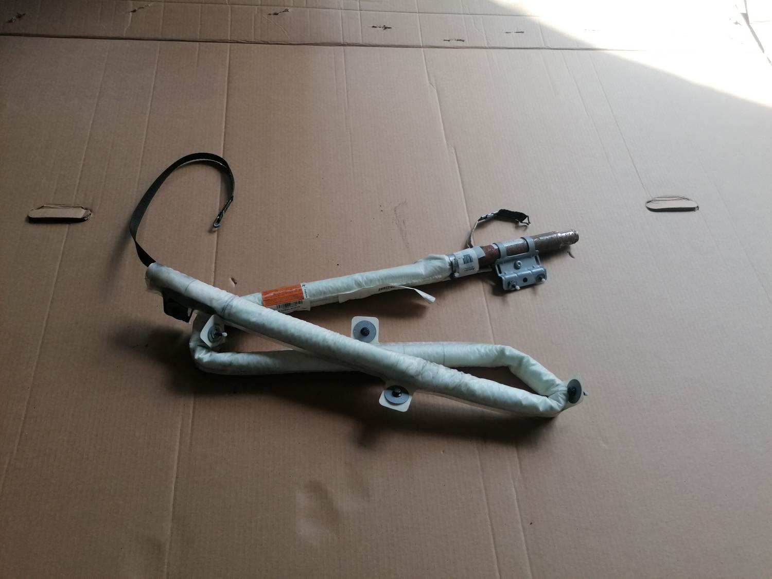 Griestu drošības spilvens, pa kreisi priekš VOLVO C30 2008 SILVER 1 Griestu drošības spilvens, pa kreisi priekš VOLVO C30 2008 SILVER