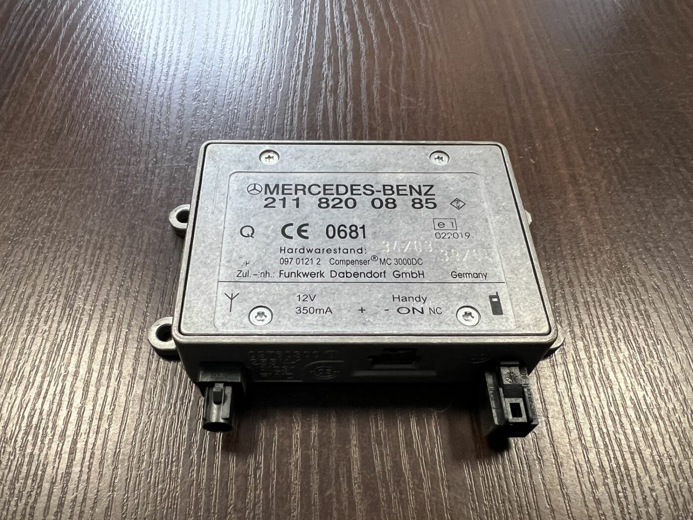 Antenas pastiprinātāja bloks priekš MERCEDES BENZ ML320 2006 SILVER 2 Antenas pastiprinātāja bloks priekš MERCEDES BENZ ML320 2006 SILVER