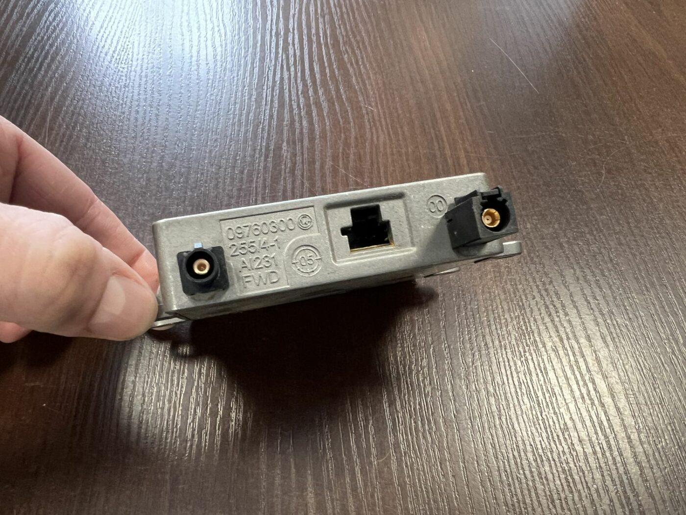 Antenas pastiprinātāja bloks priekš MERCEDES BENZ ML320 2006 SILVER 3 Antenas pastiprinātāja bloks priekš MERCEDES BENZ ML320 2006 SILVER