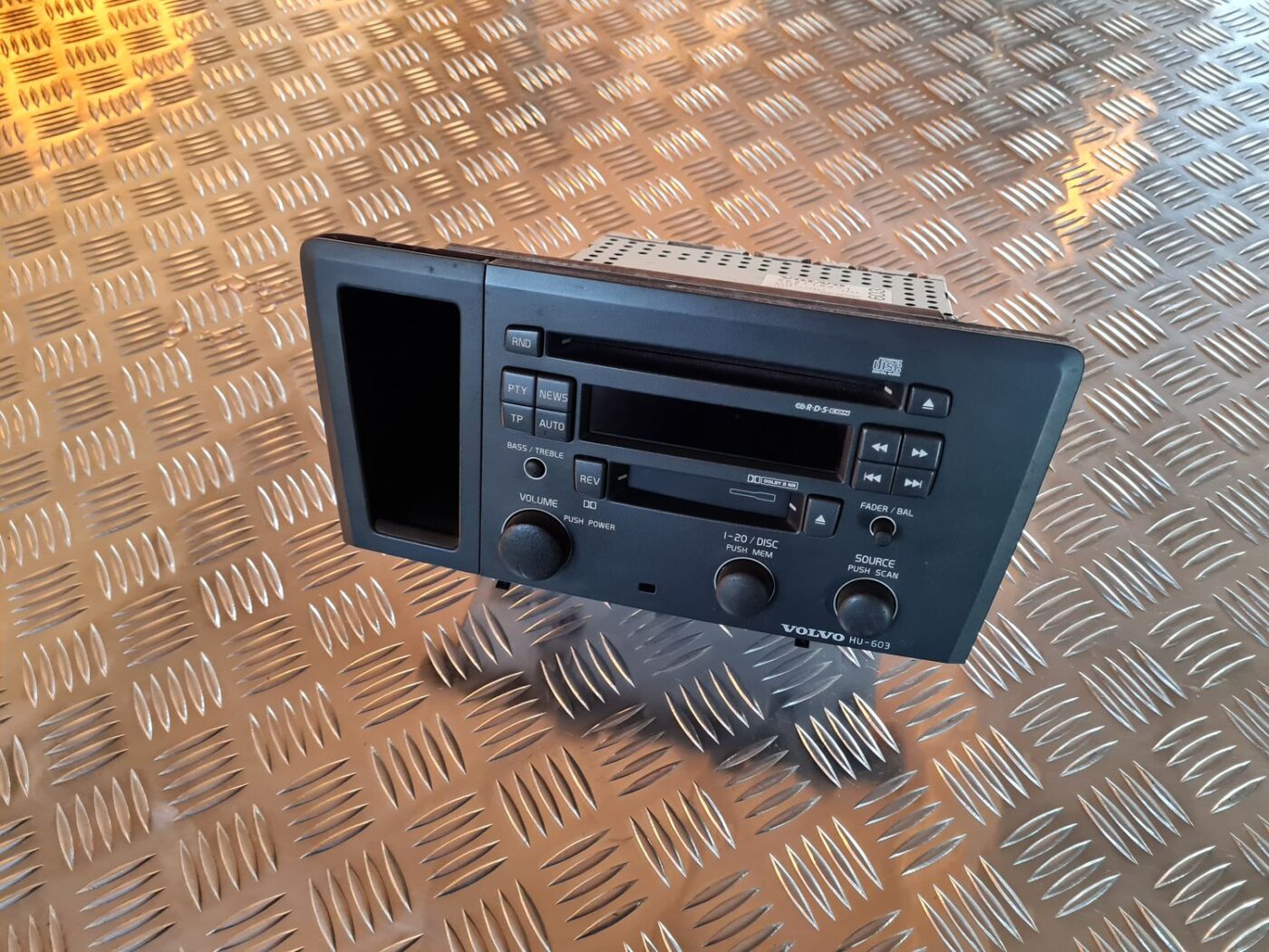 CD/DVD/Navigācijas bloks priekš VOLVO V70 2002 ASHGOLD 1 CD/DVD/Navigācijas bloks priekš VOLVO V70 2002 ASHGOLD