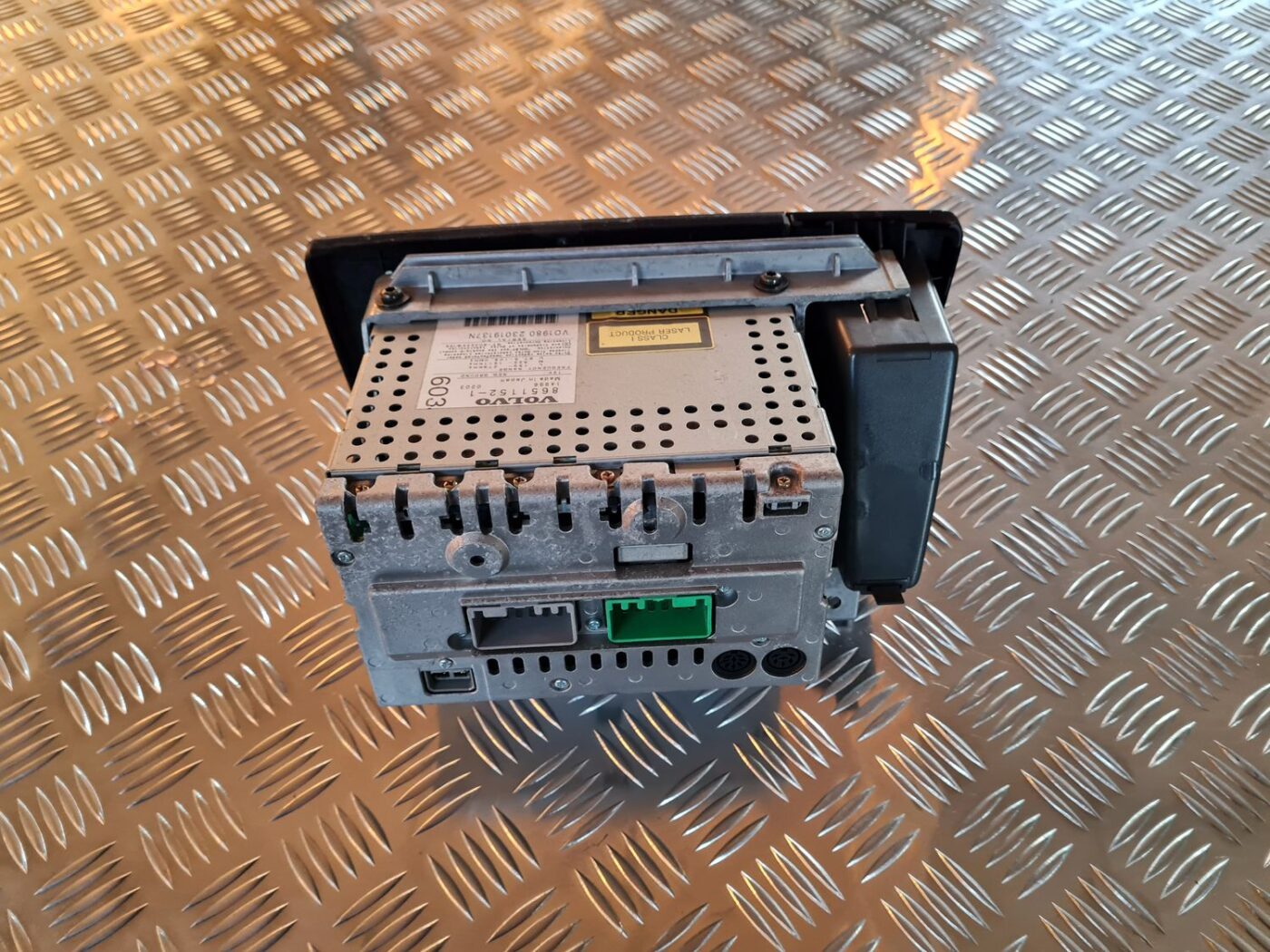 CD/DVD/Navigācijas bloks priekš VOLVO V70 2002 ASHGOLD 3 CD/DVD/Navigācijas bloks priekš VOLVO V70 2002 ASHGOLD