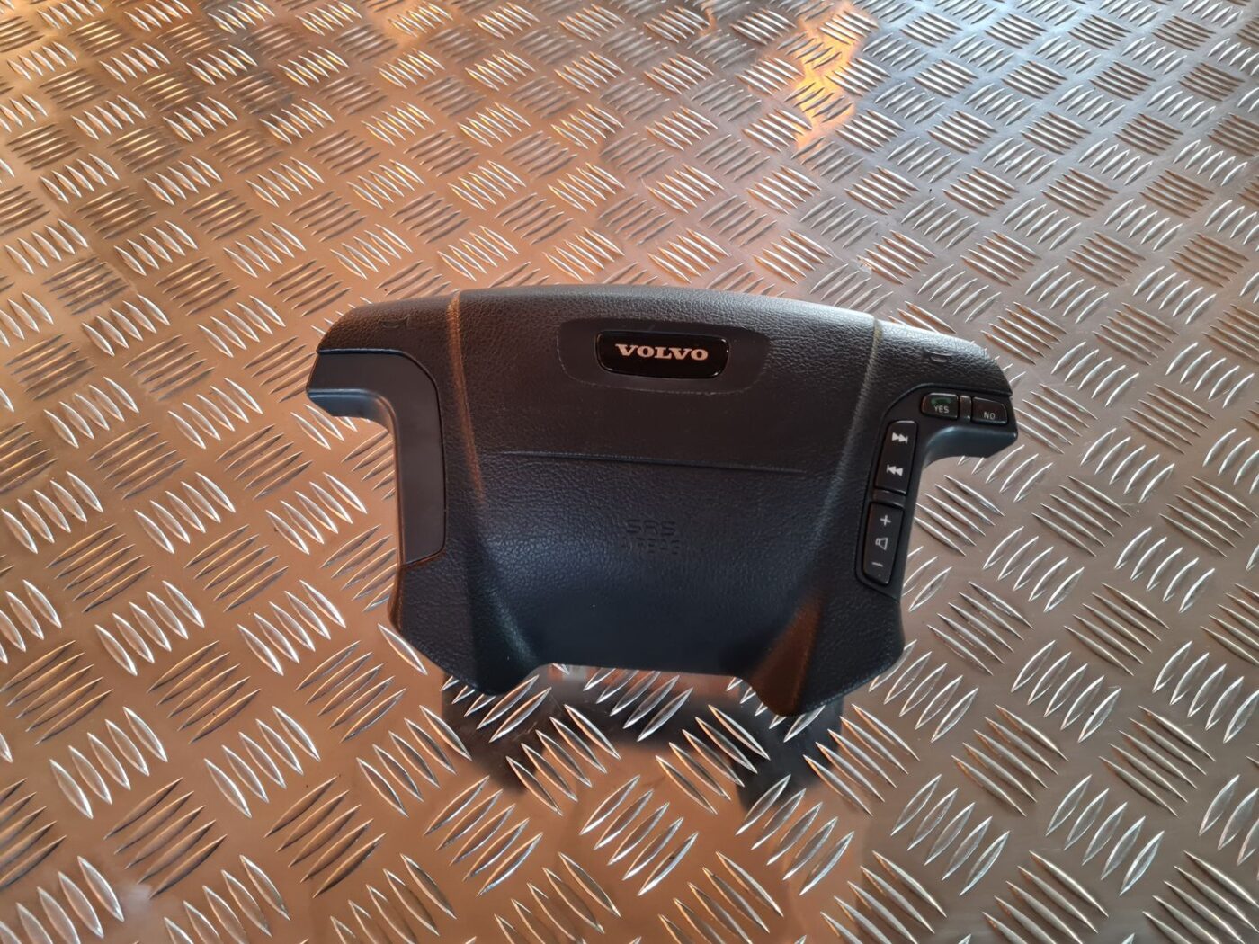 Stūres drošības spilvens priekš VOLVO V70 2002 ASHGOLD 1 Stūres drošības spilvens priekš VOLVO V70 2002 ASHGOLD