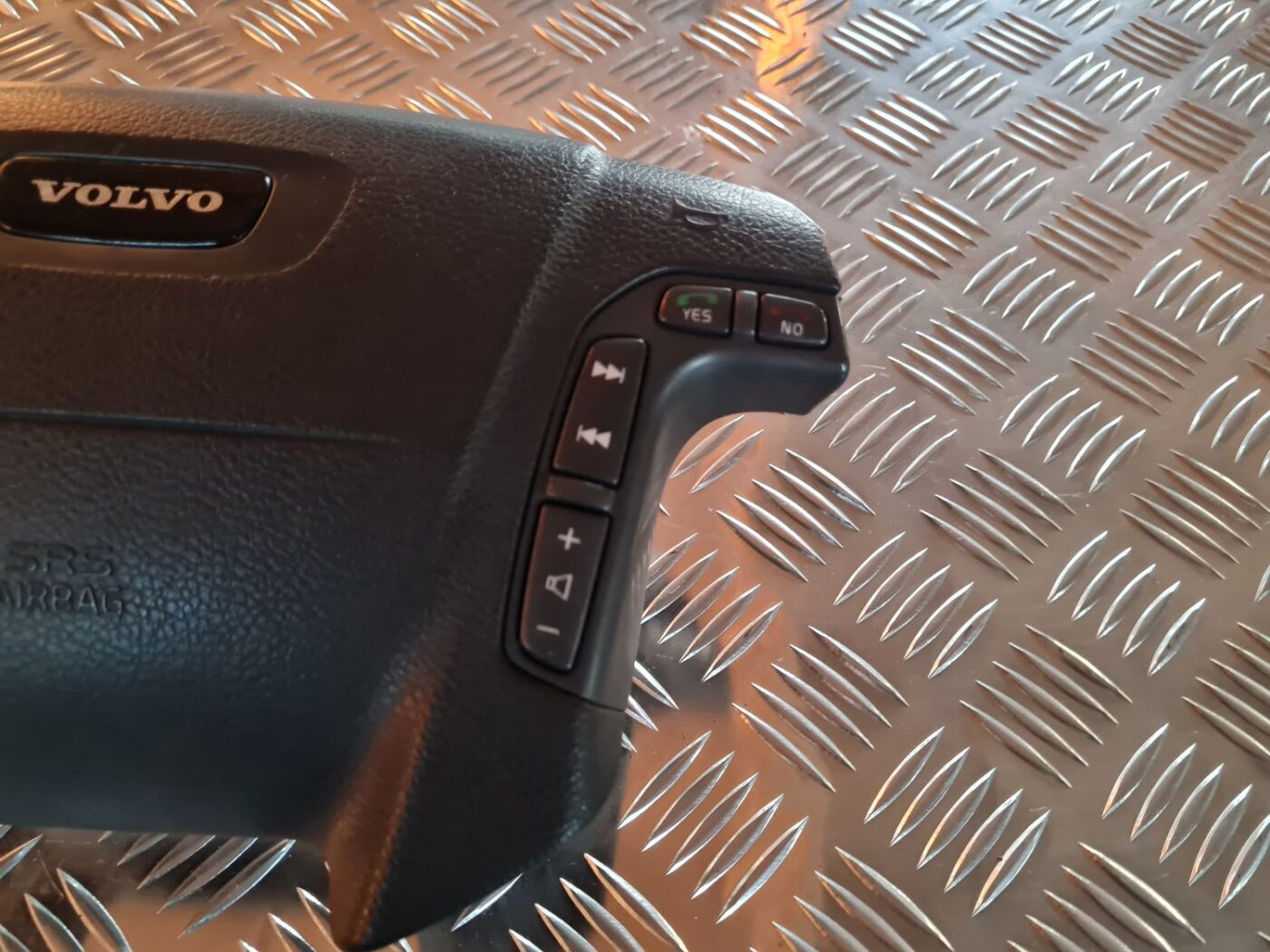 Stūres drošības spilvens priekš VOLVO V70 2002 ASHGOLD 7 Stūres drošības spilvens priekš VOLVO V70 2002 ASHGOLD