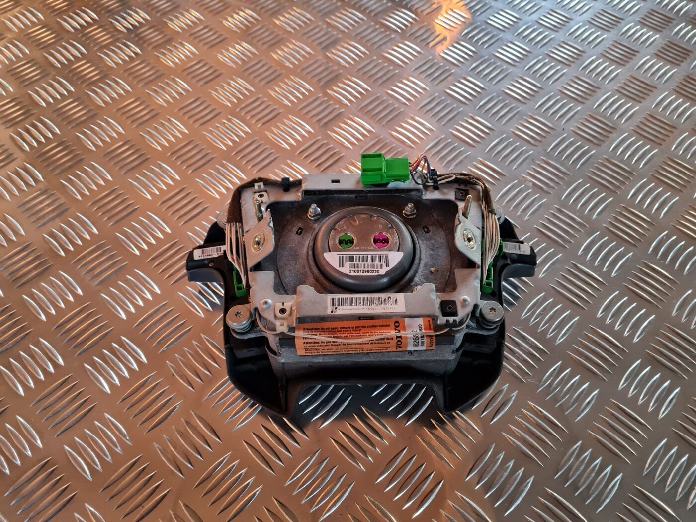 Stūres drošības spilvens priekš VOLVO V70 2002 ASHGOLD 6 Stūres drošības spilvens priekš VOLVO V70 2002 ASHGOLD