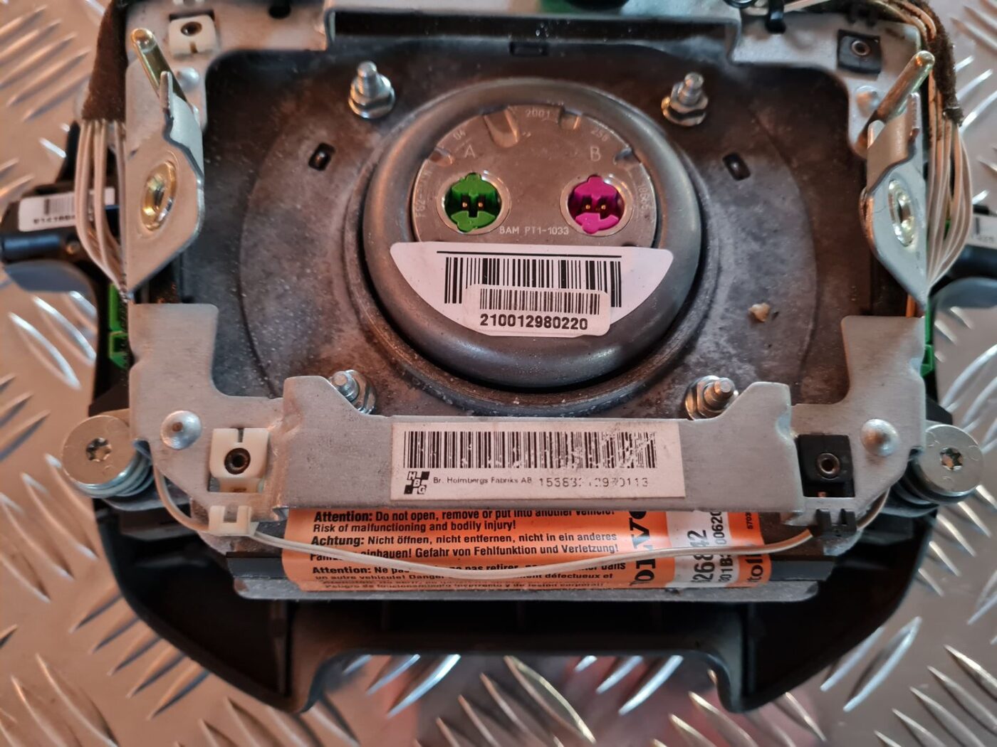 Stūres drošības spilvens priekš VOLVO V70 2002 ASHGOLD 5 Stūres drošības spilvens priekš VOLVO V70 2002 ASHGOLD