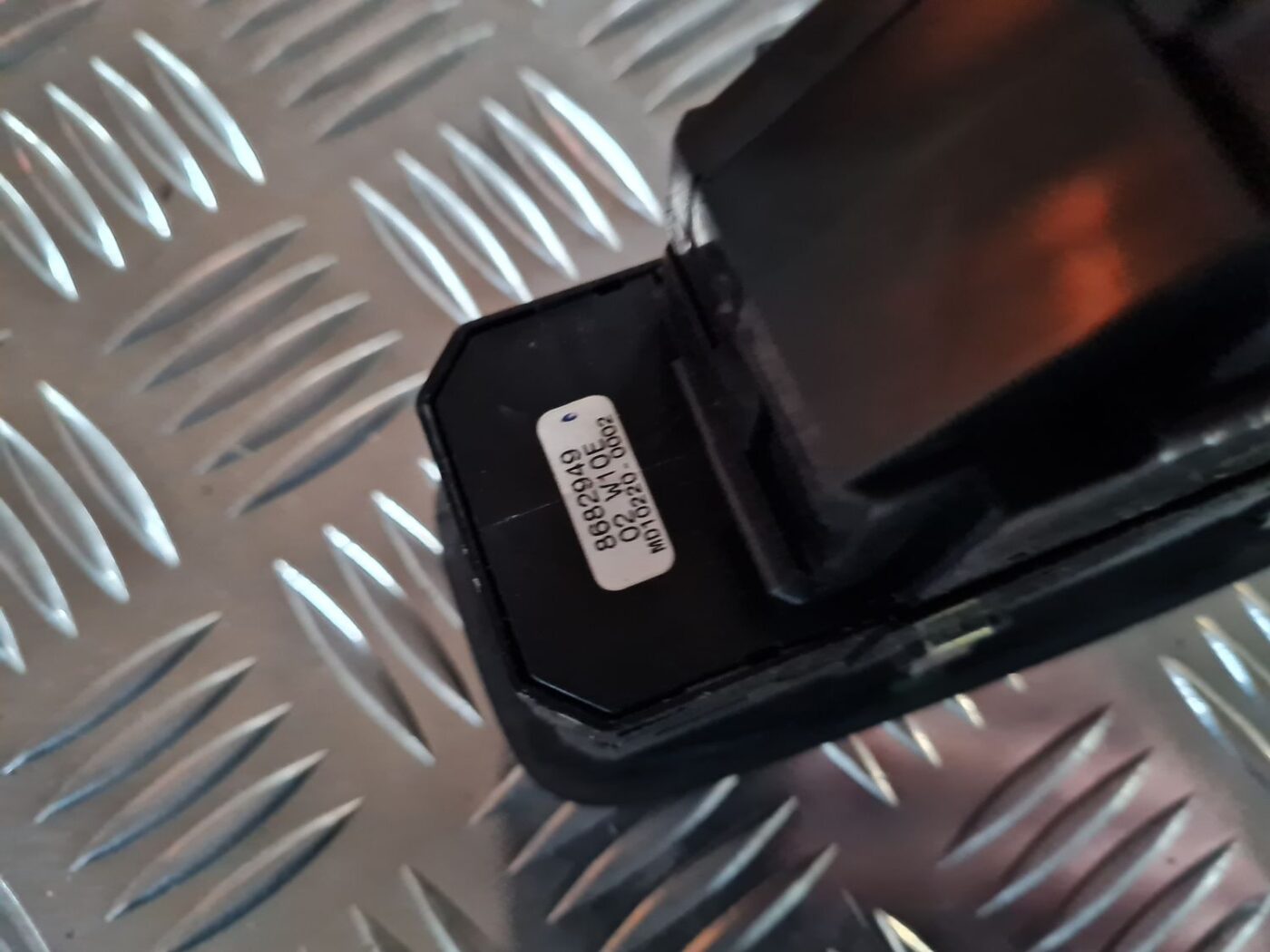 Šofera durvju slēdža pogas priekš VOLVO V70 2002 ASHGOLD 3 Šofera durvju slēdža pogas priekš VOLVO V70 2002 ASHGOLD