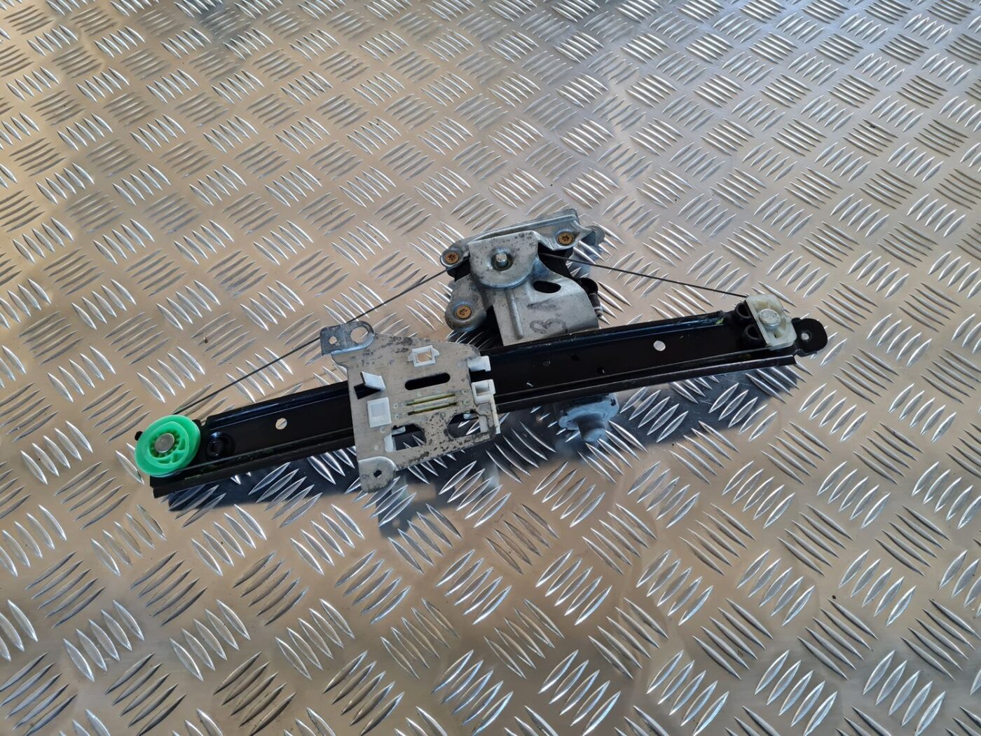 Stikla pacelšanas mehānisms aizmugurējais kreisais priekš VOLVO V70 2002 ASHGOLD 1 Stikla pacelšanas mehānisms aizmugurējais kreisais priekš VOLVO V70 2002 ASHGOLD