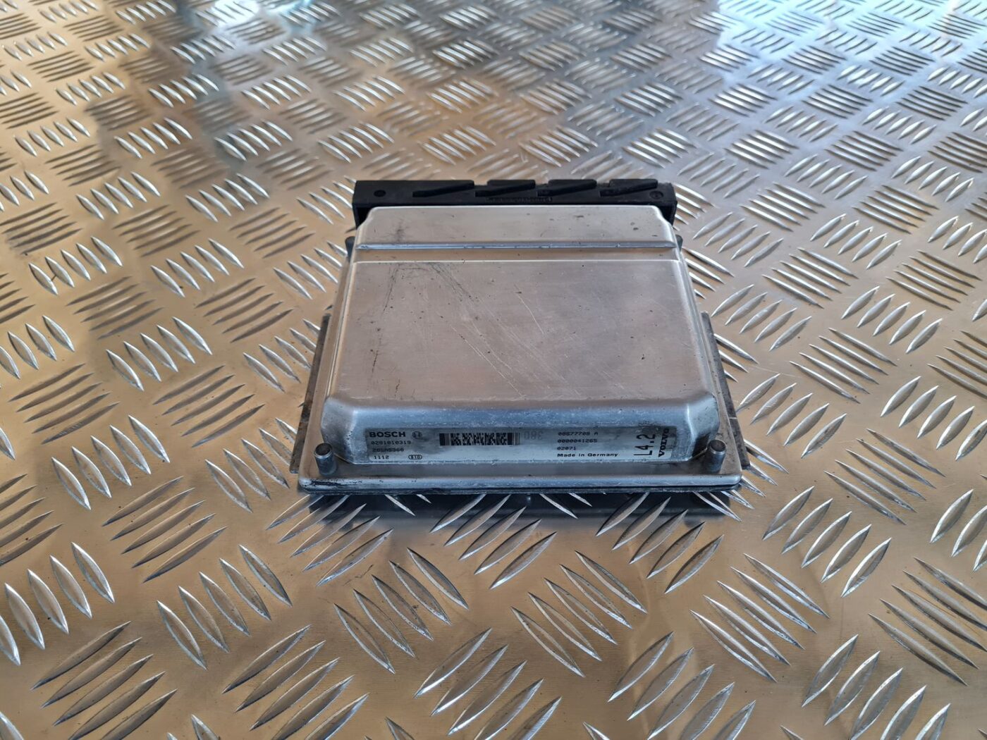 Dzinēja vadības bloks priekš VOLVO V70 2002 ASHGOLD 1 Dzinēja vadības bloks priekš VOLVO V70 2002 ASHGOLD