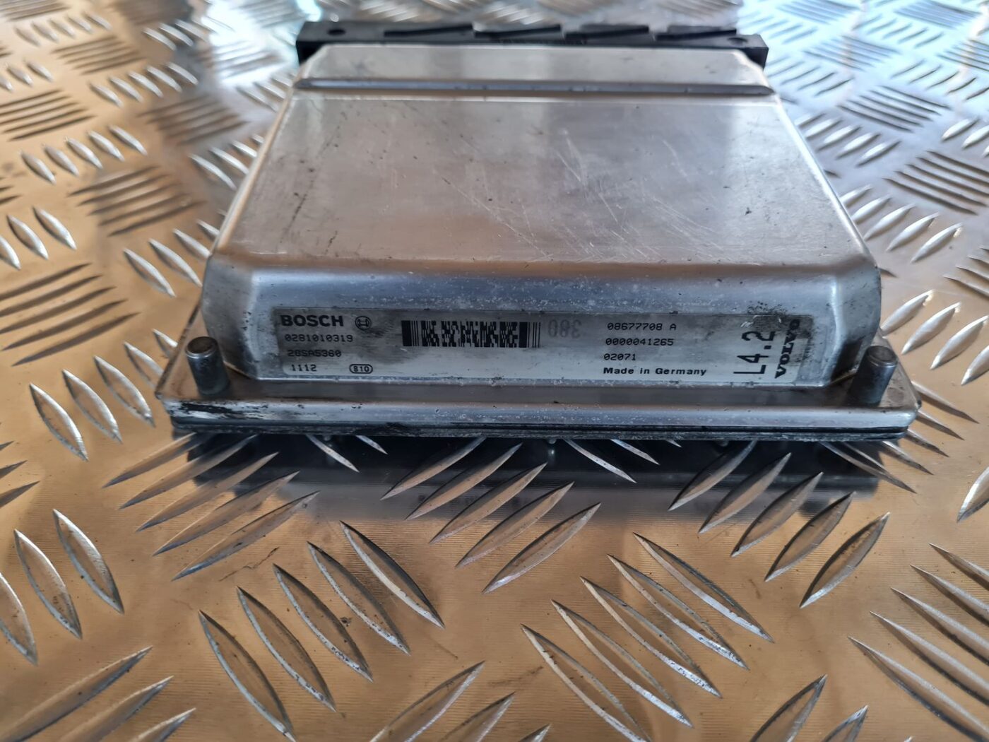 Dzinēja vadības bloks priekš VOLVO V70 2002 ASHGOLD 2 Dzinēja vadības bloks priekš VOLVO V70 2002 ASHGOLD