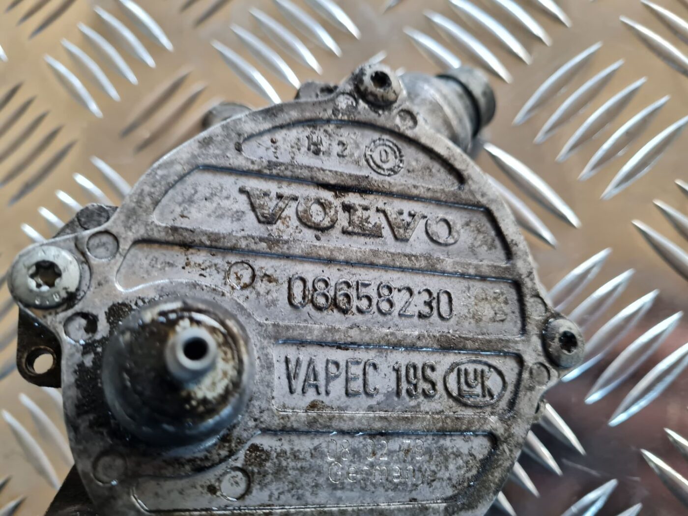 Vakuuma sūknis priekš VOLVO V70 2002 ASHGOLD 3 Vakuuma sūknis priekš VOLVO V70 2002 ASHGOLD