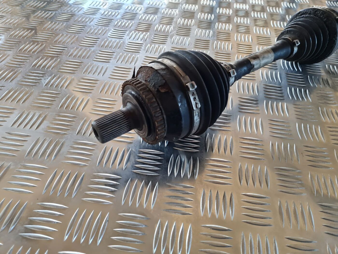 Pusass priekšējā kreisā priekš VOLVO V70 2002 ASHGOLD 3 Pusass priekšējā kreisā priekš VOLVO V70 2002 ASHGOLD