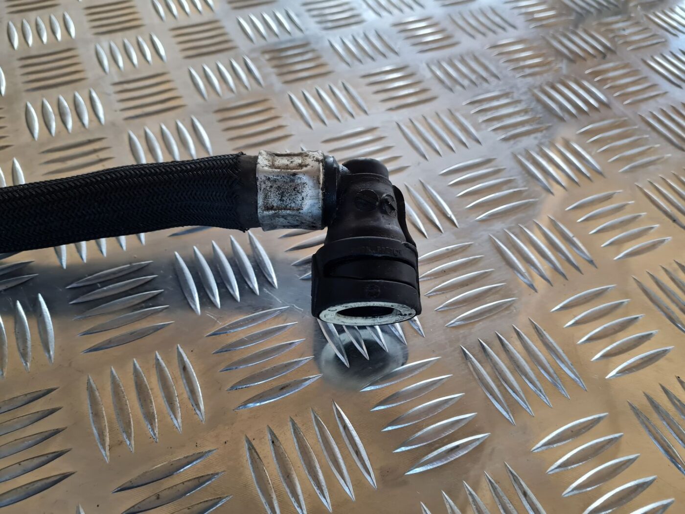 Dzesēšanas caurule priekš VOLVO V70 2002 ASHGOLD 2 Dzesēšanas caurule priekš VOLVO V70 2002 ASHGOLD