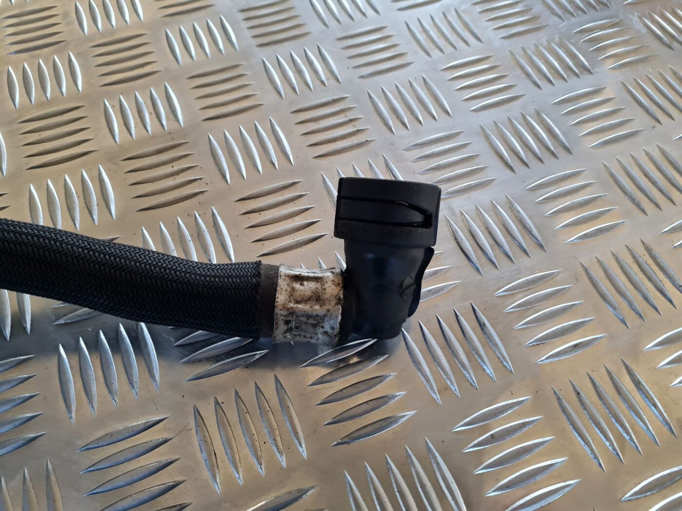 Dzesēšanas caurule priekš VOLVO V70 2002 ASHGOLD 3 Dzesēšanas caurule priekš VOLVO V70 2002 ASHGOLD