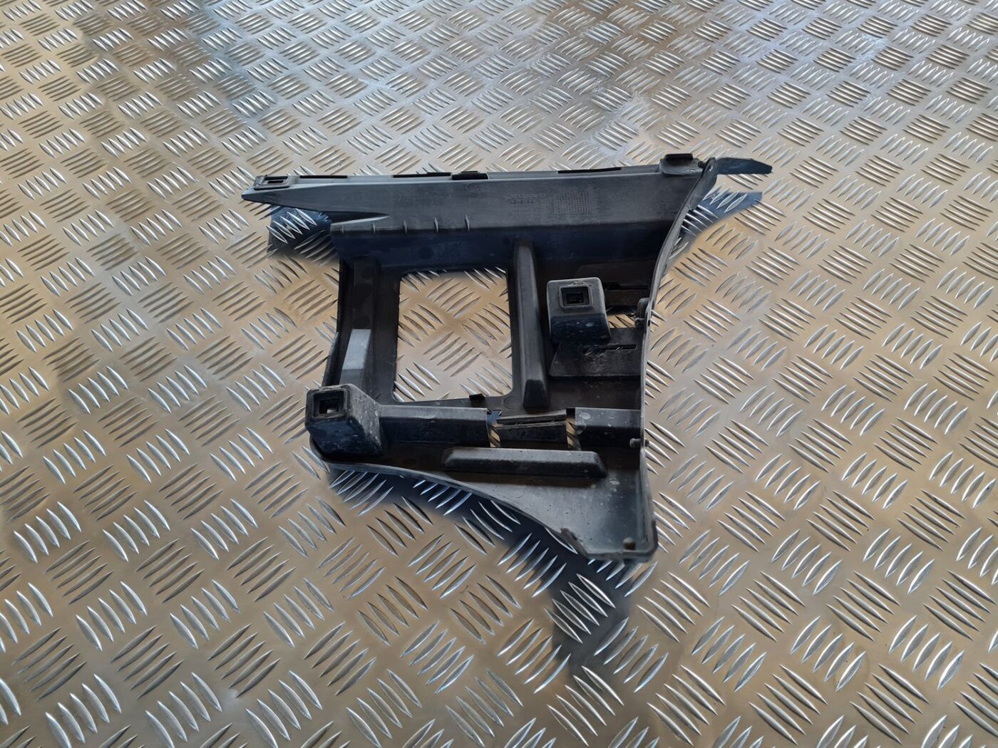 Aizmugurējā spārna un bufera stiprinājums priekš VOLVO V70 2002 ASHGOLD 2 Aizmugurējā spārna un bufera stiprinājums priekš VOLVO V70 2002 ASHGOLD