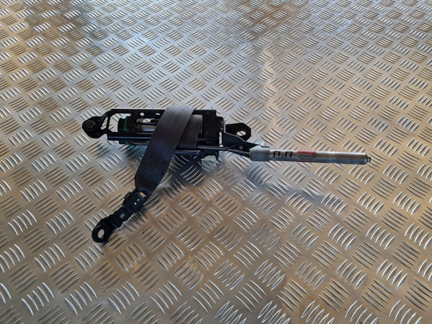 Priekšējā labā drošības josta priekš VOLVO V70 2002 ASHGOLD 1 Priekšējā labā drošības josta priekš VOLVO V70 2002 ASHGOLD