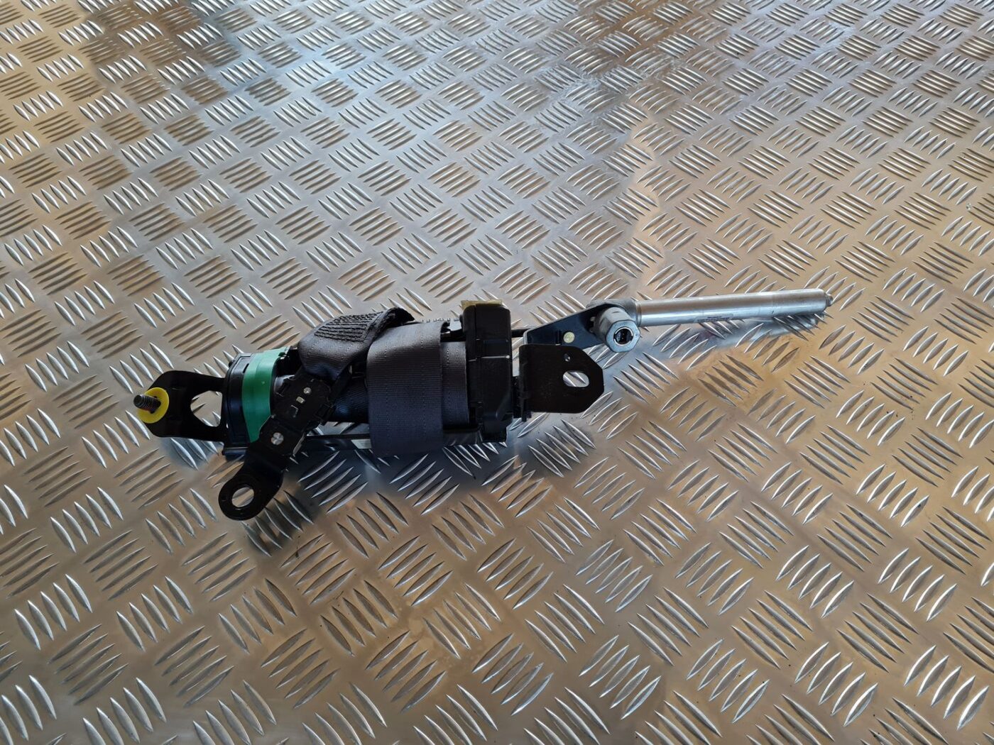 Priekšējā labā drošības josta priekš VOLVO V70 2002 ASHGOLD 3 Priekšējā labā drošības josta priekš VOLVO V70 2002 ASHGOLD