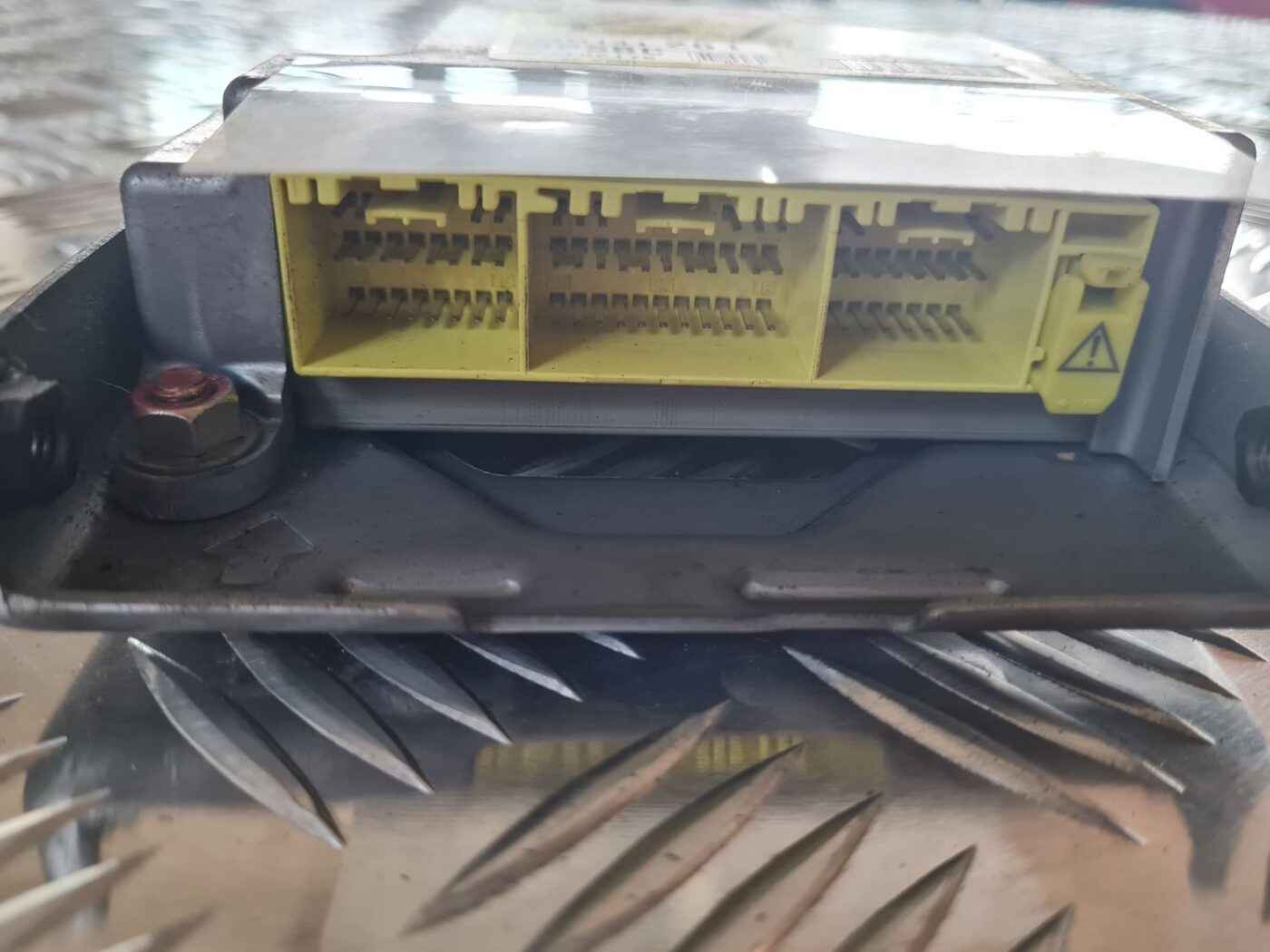 Drošības spilvena vadības bloks priekš MITSUBISHI LANCER 2006 4 Drošības spilvena vadības bloks priekš MITSUBISHI LANCER 2006