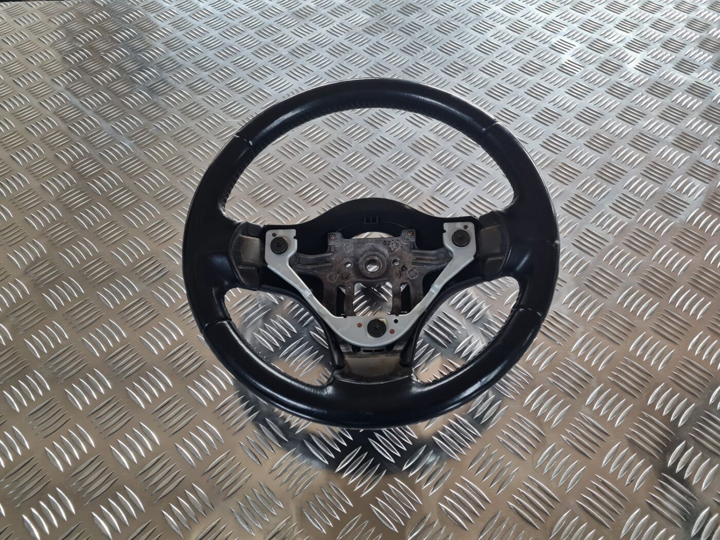 Stūre priekš MITSUBISHI LANCER 2006 1 Stūre priekš MITSUBISHI LANCER 2006