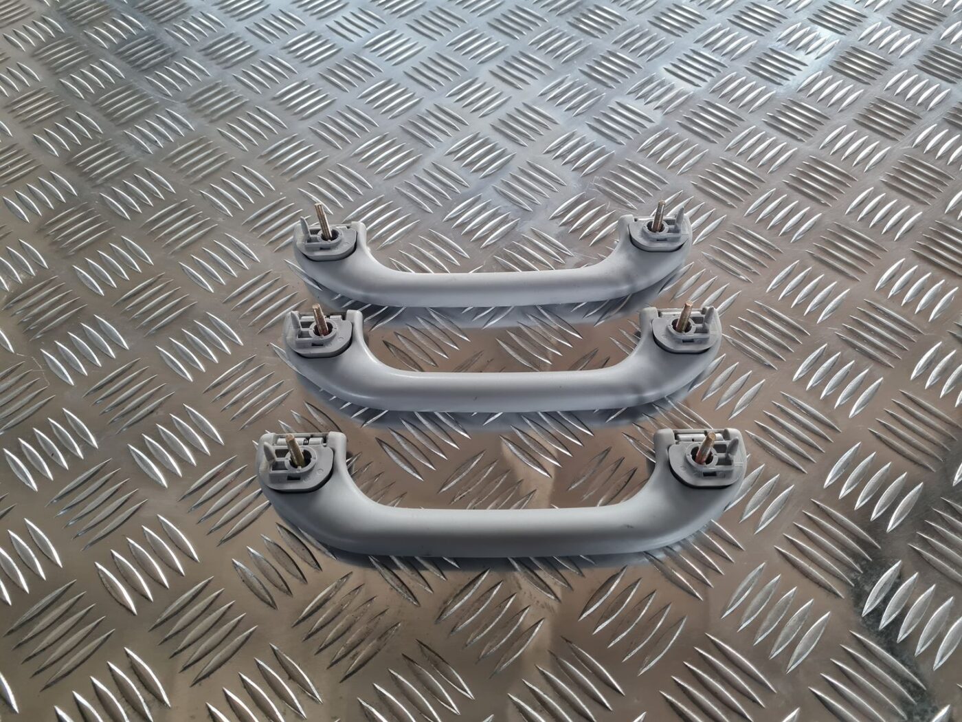 Salona rokturis griestos priekš MITSUBISHI LANCER 2006 2 Salona rokturis griestos priekš MITSUBISHI LANCER 2006