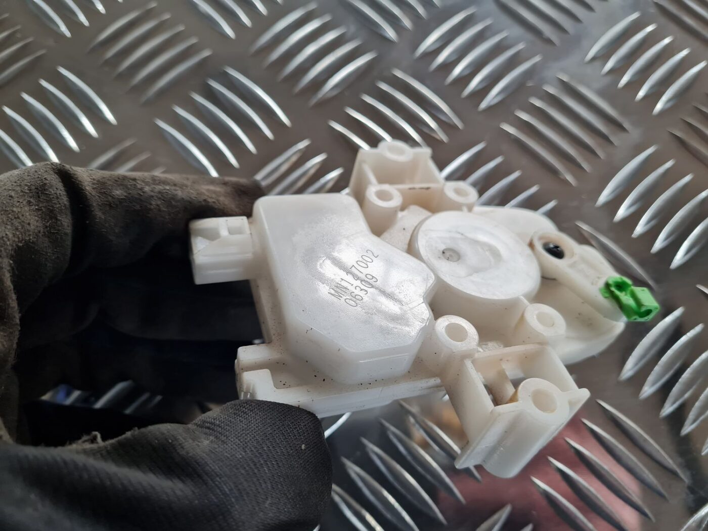 Centrālas atslēgas motors priekš MITSUBISHI LANCER 2006 3 Centrālas atslēgas motors priekš MITSUBISHI LANCER 2006