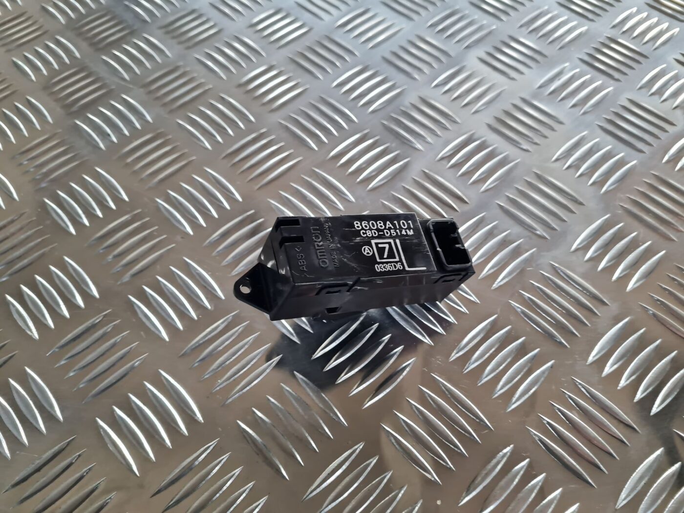 Stikla pacelšanas poga priekš MITSUBISHI LANCER 2006 2 Stikla pacelšanas poga priekš MITSUBISHI LANCER 2006