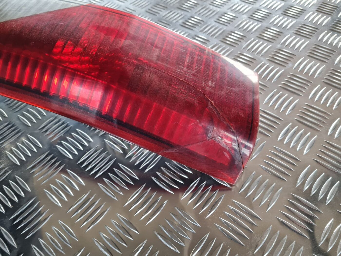 Aizmugurējais kreisais lukturis priekš MITSUBISHI LANCER 2006 5 Aizmugurējais kreisais lukturis priekš MITSUBISHI LANCER 2006