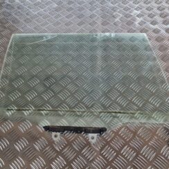 Aizmugurējo labo durvju stikls priekš MITSUBISHI LANCER 2006