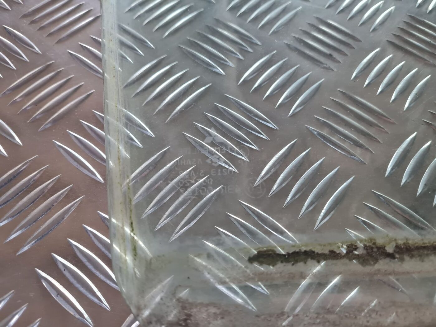 Aizmugurējo labo durvju stikls priekš MITSUBISHI LANCER 2006 2 Aizmugurējo labo durvju stikls priekš MITSUBISHI LANCER 2006