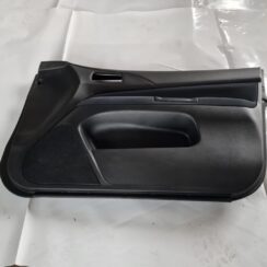 Priekšējo labo durvju apdare priekš MITSUBISHI LANCER 2006