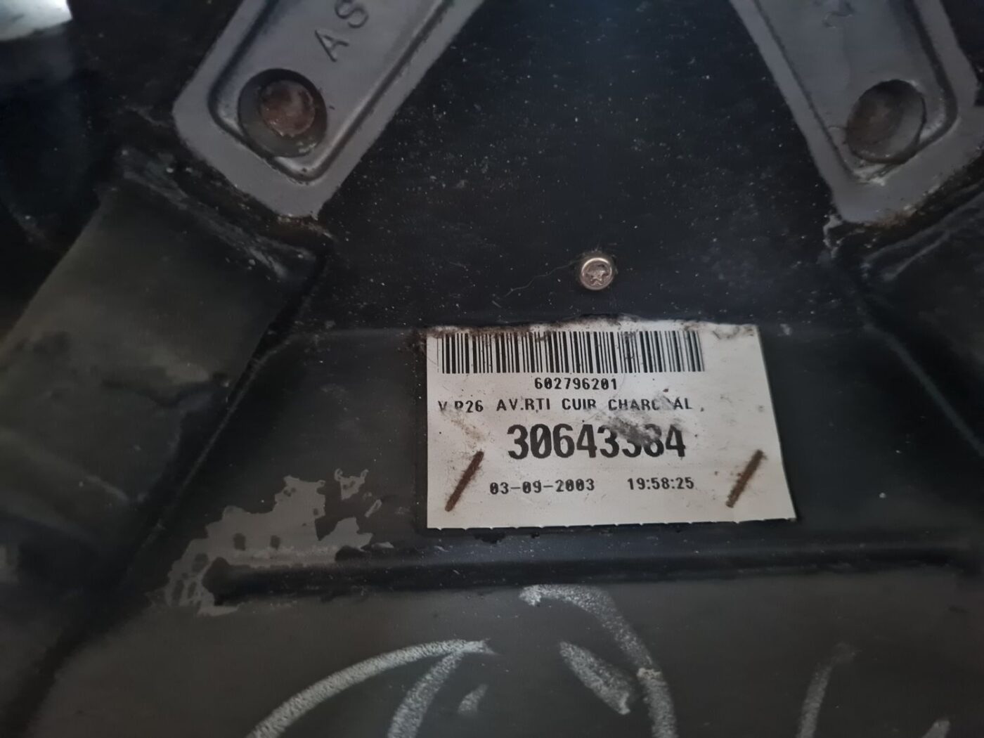 Stūre priekš VOLVO V70 2003 SILVER 2 Stūre priekš VOLVO V70 2003 SILVER