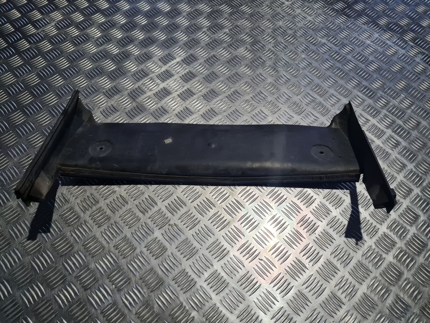 Ieplūdes gaisa deflektors/Difuzors priekš VOLVO V70 2003 SILVER 2 Ieplūdes gaisa deflektors/Difuzors priekš VOLVO V70 2003 SILVER