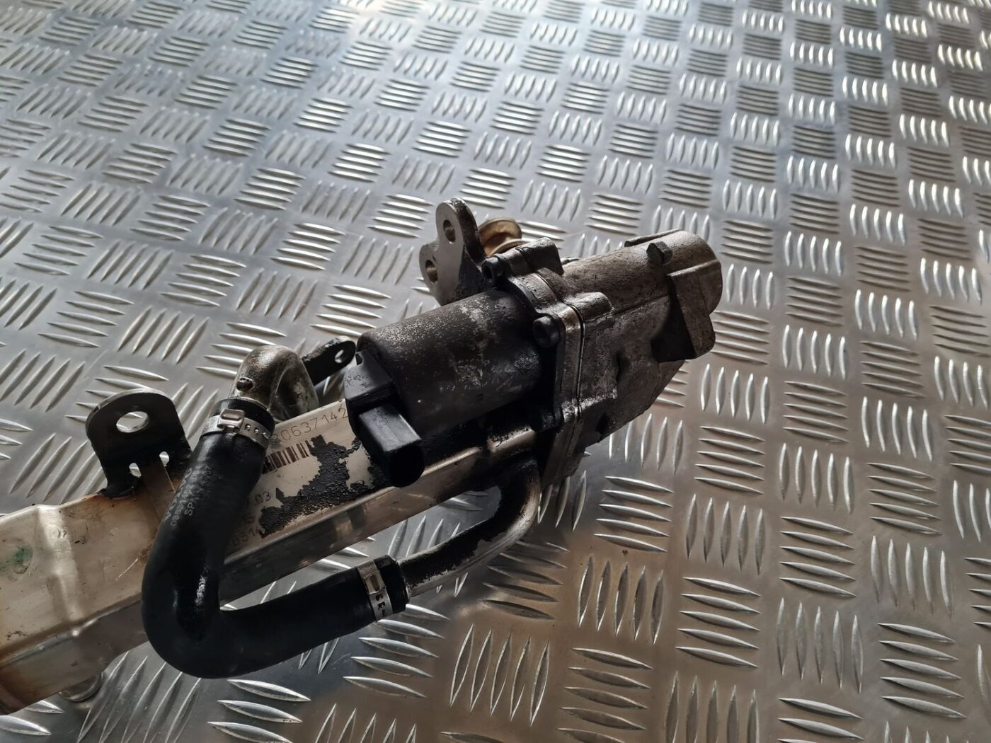 EGR vārsta dzesētājs priekš VOLVO V70 2003 SILVER 3 EGR vārsta dzesētājs priekš VOLVO V70 2003 SILVER