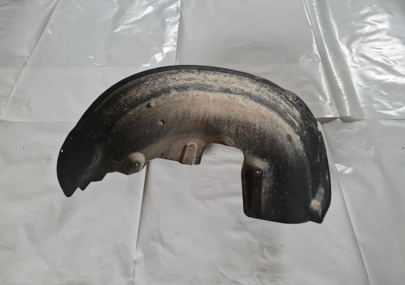 Aizmugurējais kreisais paspārns priekš VOLVO V70 2003 SILVER 1 Aizmugurējais kreisais paspārns priekš VOLVO V70 2003 SILVER