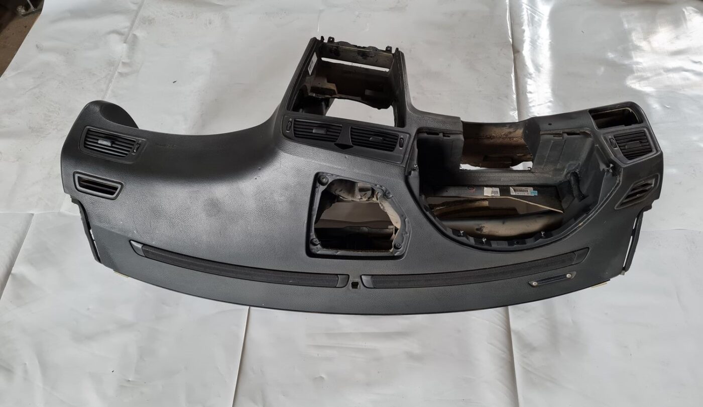 Mērinstrumentu panelis priekš VOLVO V70 2003 SILVER 1 Mērinstrumentu panelis priekš VOLVO V70 2003 SILVER