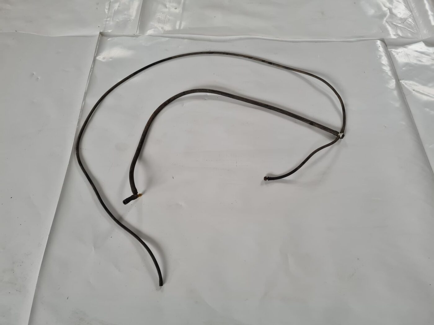 Vējstikla mazgāšanas šķidruma sprauslu šļūtene priekš VOLVO V70 2003 SILVER 1 Vējstikla mazgāšanas šķidruma sprauslu šļūtene priekš VOLVO V70 2003 SILVER