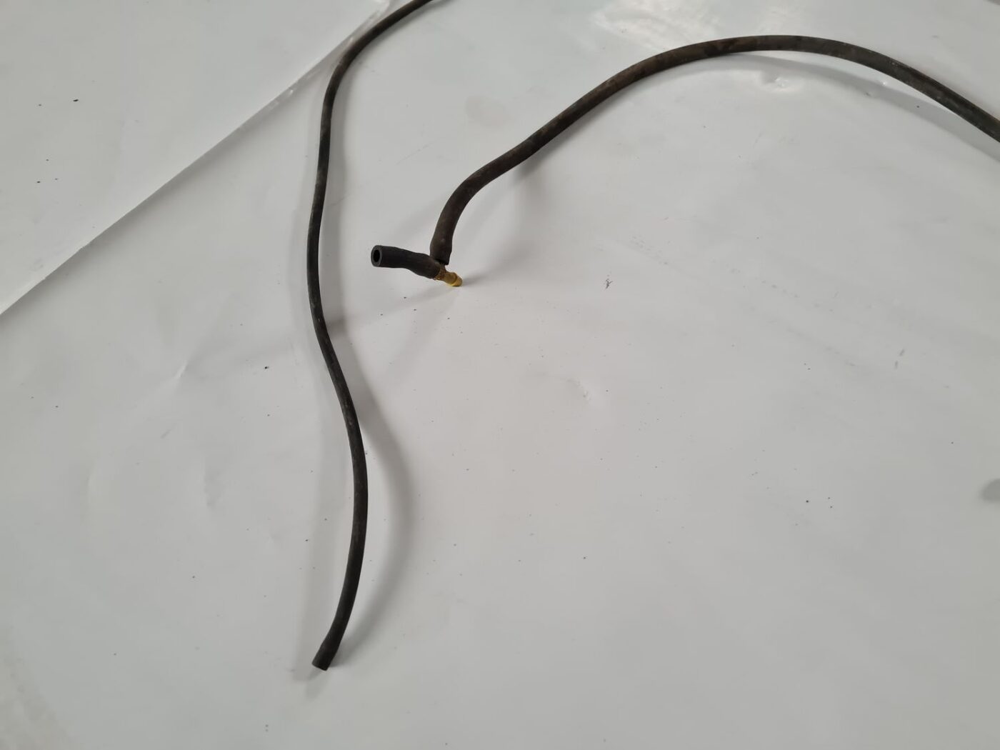 Vējstikla mazgāšanas šķidruma sprauslu šļūtene priekš VOLVO V70 2003 SILVER 3 Vējstikla mazgāšanas šķidruma sprauslu šļūtene priekš VOLVO V70 2003 SILVER