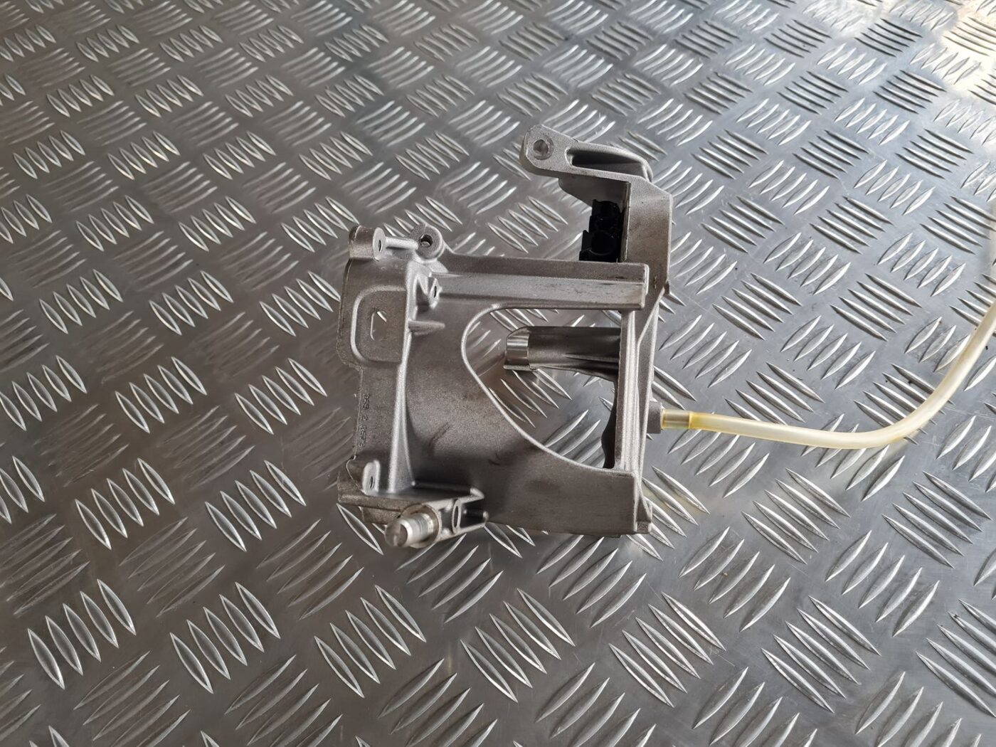 Degvielas filtra kronšteins priekš CITROEN C4 2018 2 Degvielas filtra kronšteins priekš CITROEN C4 2018