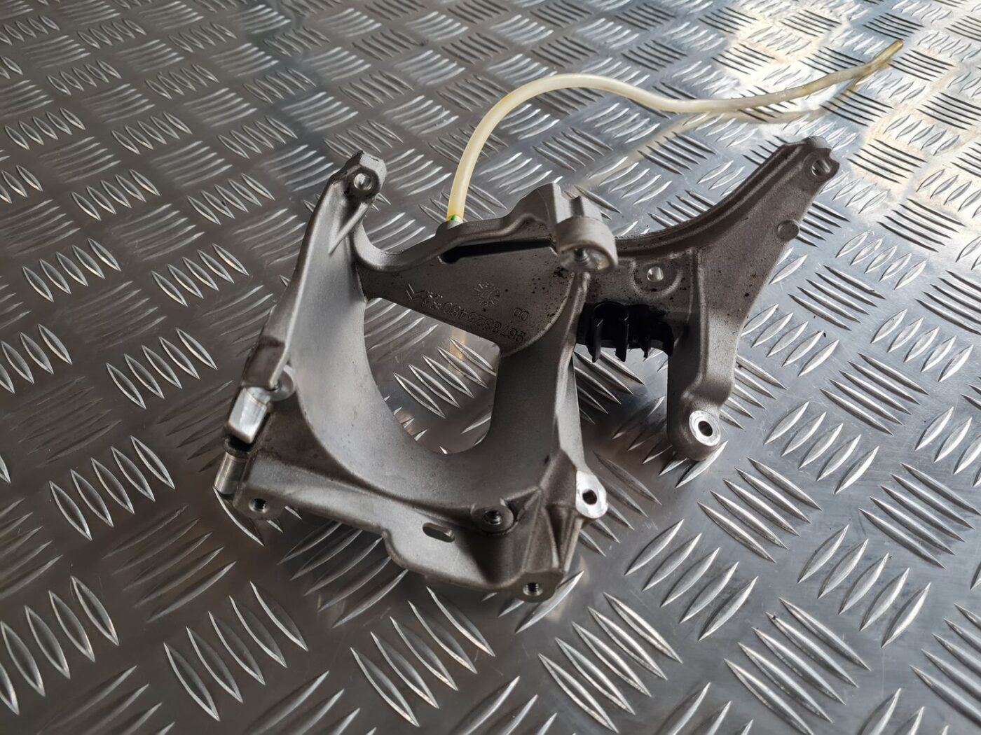 Degvielas filtra kronšteins priekš CITROEN C4 2018 4 Degvielas filtra kronšteins priekš CITROEN C4 2018