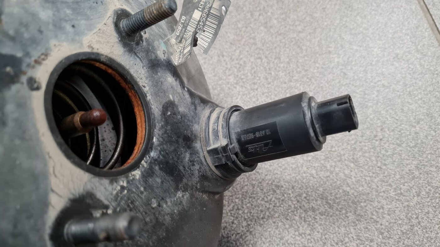 Vakuuma bremžu pastiprinātājs priekš VOLVO V70 2003 SILVER 2 Vakuuma bremžu pastiprinātājs priekš VOLVO V70 2003 SILVER