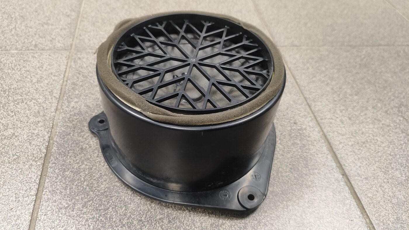 Durvju skaļrunis, apakšā priekš AUDI A6 2008 8 Durvju skaļrunis, apakšā priekš AUDI A6 2008