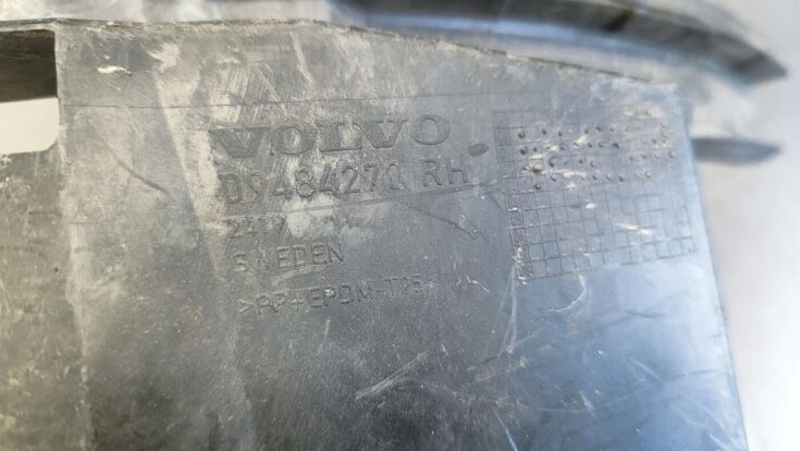Priekšēja bufera labais kronšteins priekš VOLVO XC70 2004
