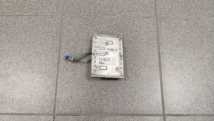 Ksenona vadības bloks priekš VOLVO V70 2003 SILVER