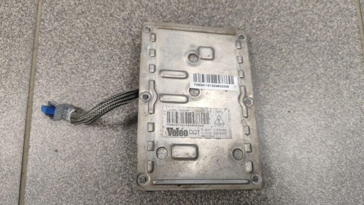 Ksenona vadības bloks priekš VOLVO V70 2003 SILVER