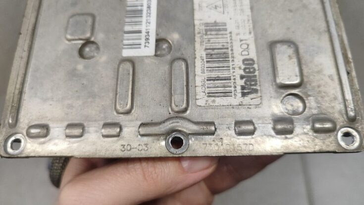 Ksenona vadības bloks priekš VOLVO V70 2003 SILVER