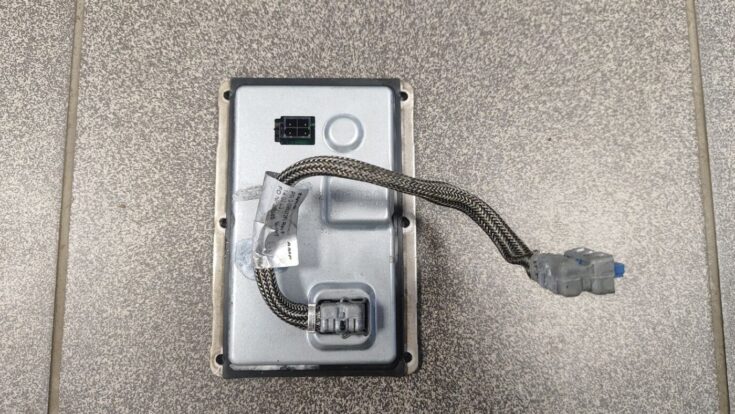 Ksenona vadības bloks priekš VOLVO V70 2003 SILVER